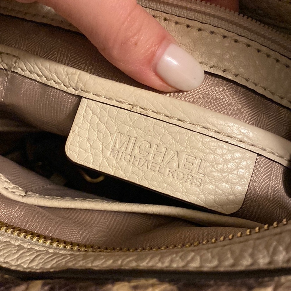 MK Purse - Picture 6 of 6